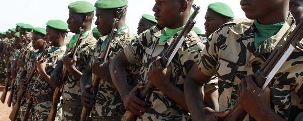 Militaires maliens armés de fusils de conception soviétique SKS Militaires maliens armés de fusils de conception soviétique SKS - Sputnik Afrique