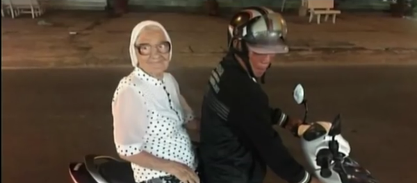 Une babouchka de 89 ans à la conquête du monde! - Sputnik Afrique