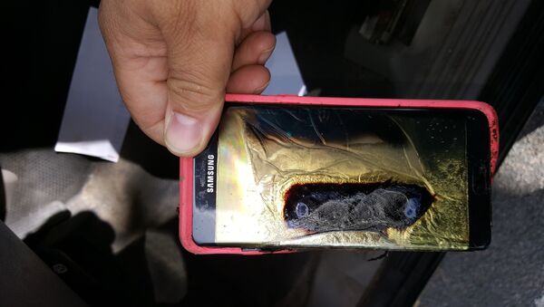 Un Samsung Galaxy Note 7 après une explosion de batterie - Sputnik Afrique