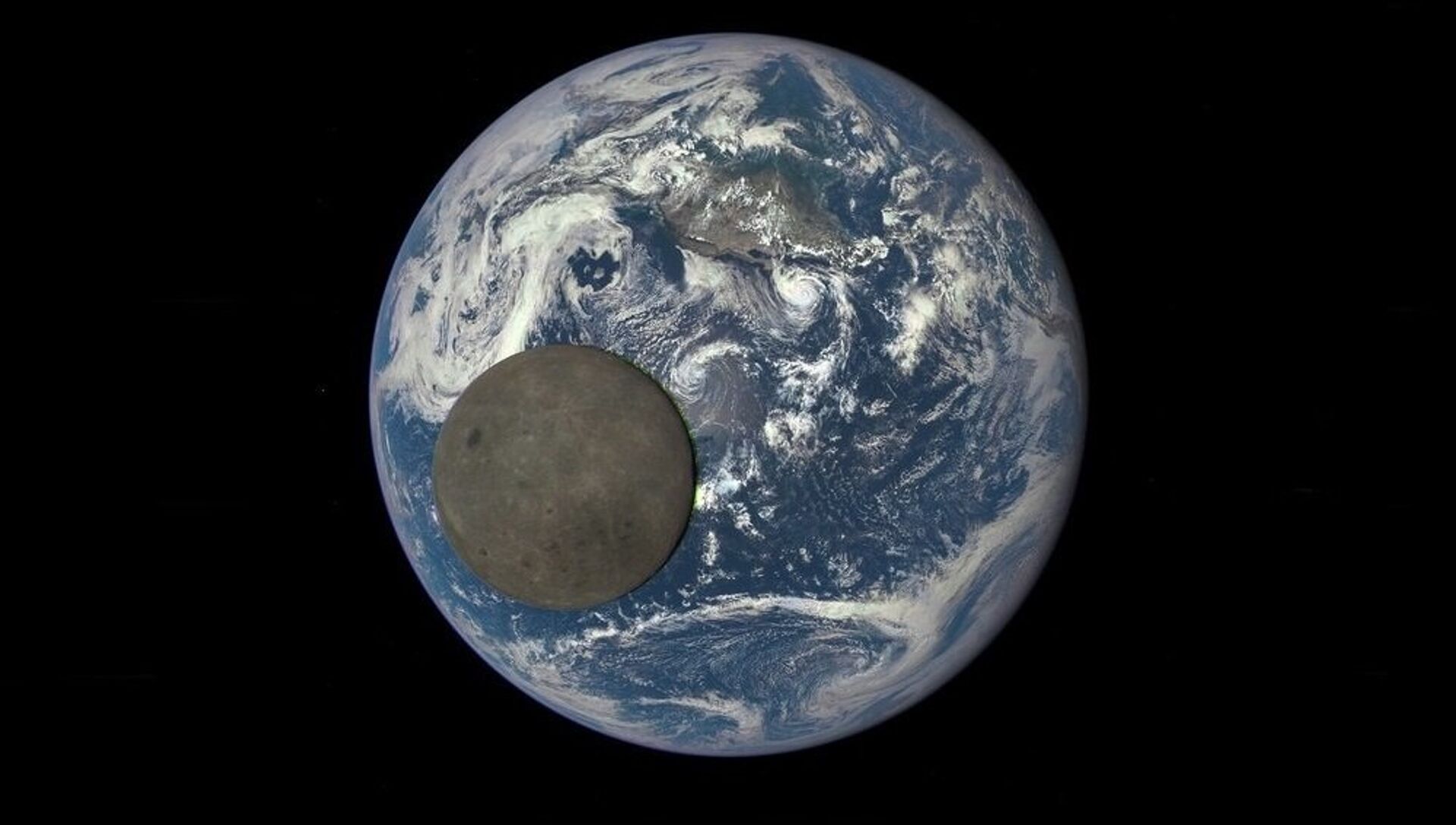 La Lune passe devant la Terre - Sputnik Afrique, 1920, 25.04.2021