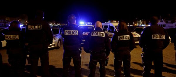Police officers gather during an unauthorised protest against anti-police violence at the old harbour in Marseille, France, early October 19, 2016 - Sputnik Afrique