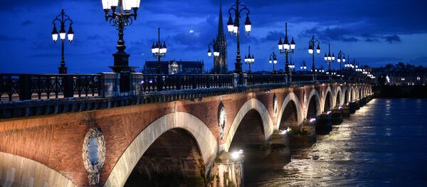 Мост Петра через реку Гаронна в Бордо - Sputnik Afrique