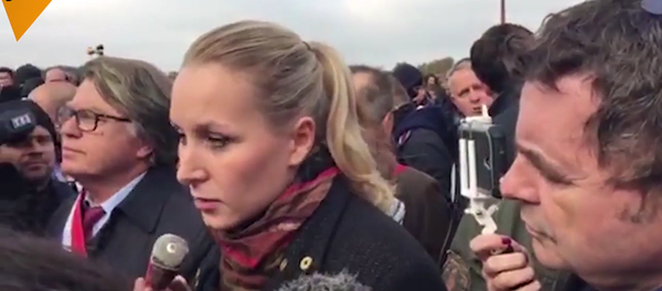 Le Pen à la manifestation des policiers à Paris - Sputnik Afrique