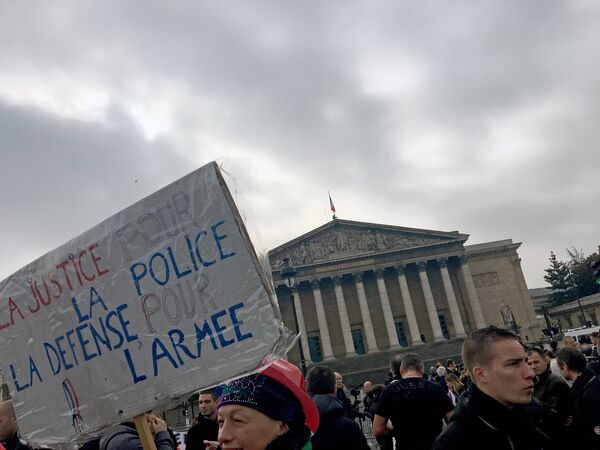 Manifestation de policiers à Paris, le 26 octobre 2016 Manifestation de policiers à Paris, le 26 octobre 2016 - Sputnik Afrique