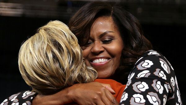 Michelle Obama et Hillary Clinton - Sputnik Afrique