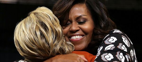 Michelle Obama et Hillary Clinton - Sputnik Afrique