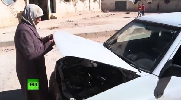 Aminour, l’unique femme chauffeur de taxi à Alep Aminour, l’unique femme chauffeur de taxi à Alep - Sputnik Afrique