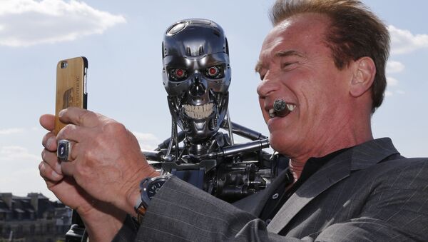 selfie de Schwarzenegger - Sputnik Afrique