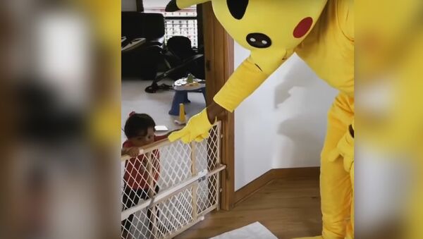 Dwayne Johnson enfile un costume de Pikachu - Sputnik Afrique