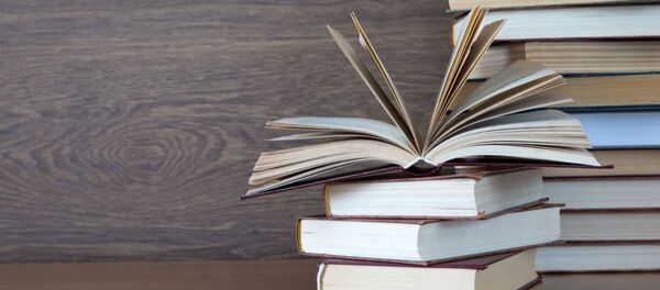Books on wooden deck tabletop. - Sputnik Afrique