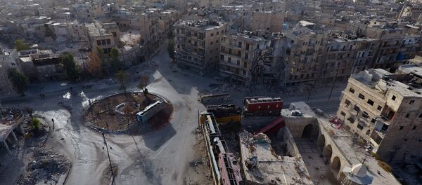 A general view taken with a drone shows the damage in the rebel-held Bab al-Hadid neighbourhood of Aleppo, Syria, October 13, 2016. A general view taken with a drone shows the damage in the rebel-held Bab al-Hadid neighbourhood of Aleppo, Syria, October 13, 2016. - Sputnik Afrique