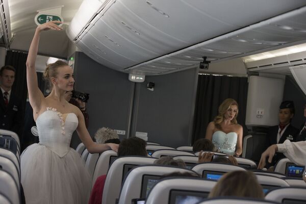 British Airways accueille le premier ballet du Bolchoï à son bord British Airways accueille le premier ballet du Bolchoï à son bord - Sputnik Afrique