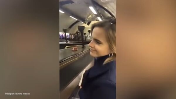 Hermione cache ses livres dans le métro de Londres! - Sputnik Afrique