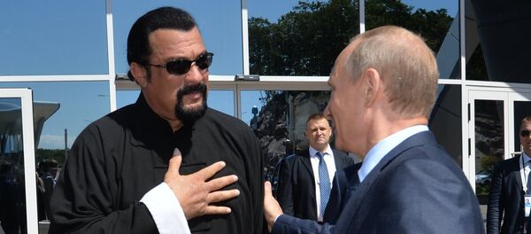 L’acteur Steven Seagal obtient la nationalité russe L’acteur Steven Seagal obtient la nationalité russe - Sputnik Afrique