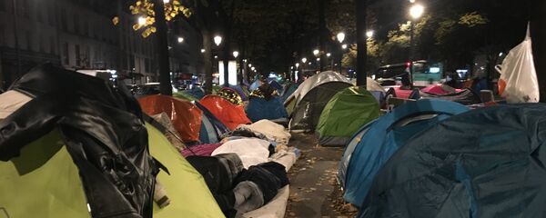 Situation au campement de migrants de Stalingrad, 4 novembre 2016 - Sputnik Afrique