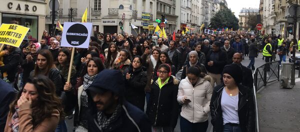 Des milliers de Kurdes manifestent à Paris Des milliers de Kurdes manifestent à Paris - Sputnik Afrique