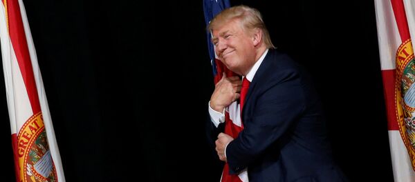 Donald Trump, candidato presidencial norte-americano do Partido Republicano, durante uma reunião com seus seguidores em Tampa, Flórida - Sputnik Afrique