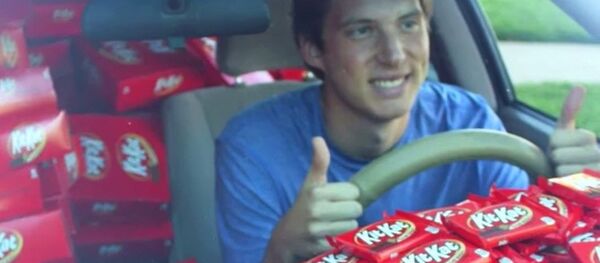 Se faire voler une barre de chocolat, ça peut rapporter gros! - Sputnik Afrique