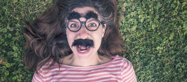 Lundi, à 16h34, les Françaises arrêteront de travailler ou se dessineront une moustache - Sputnik Afrique