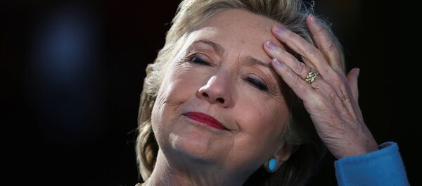 U.S. Democratic presidential nominee Hillary Clinton attends a campaign rally at Alumni Hall Courtyard, Saint Anselm College in Manchester, New Hampshire U.S., October 24, 2016 - Sputnik Afrique