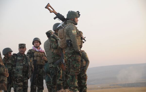 Les Peshmergas libèrent le village de Bachika près de Mossoul - Sputnik Afrique