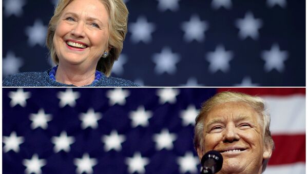 U.S. presidential nominees Hillary Clinton (top) and Donald Trump speak at campaign rallies in Cedar Rapids, Iowa, U.S. October 28, 2016 and Delaware, Ohio October 20, 2016 in a combination of file photos. - Sputnik Afrique