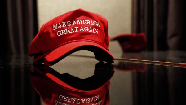 Une casquette avec le slogan de campagne de Donald Trump - Sputnik Afrique