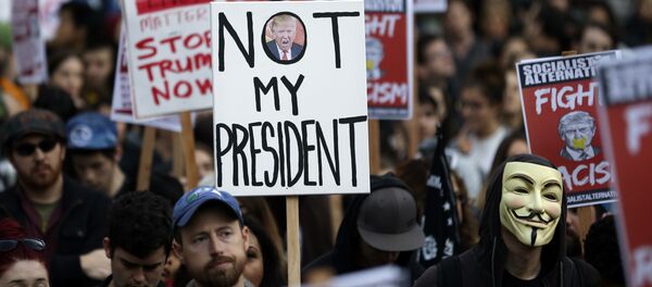 Les protestations contre l'élection de Trump dégénèrent aux USA - Sputnik Afrique