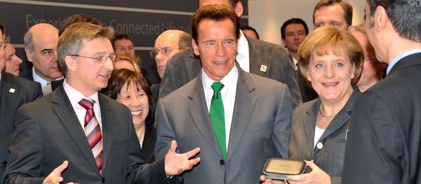 Arnold Schwarzenegger et Angela Merkel - Sputnik Afrique