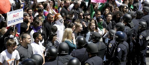 Anti-Trump protesters at the California Republican Convention - Sputnik Afrique