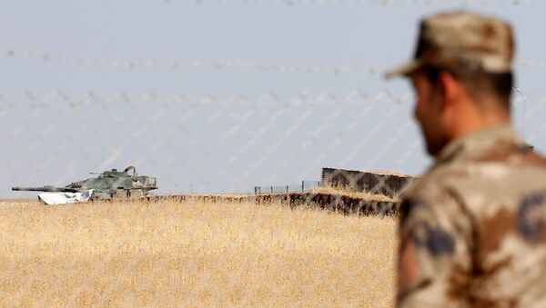 A Turkish armoured vehicle is seen at an observation post in Bashiqa - Sputnik Afrique