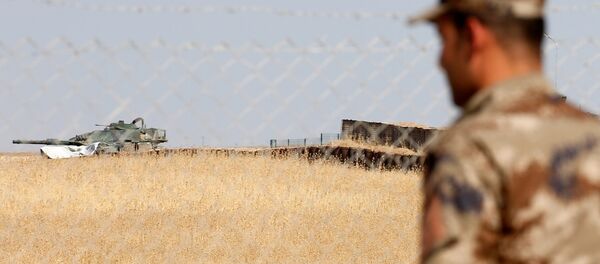 A Turkish armoured vehicle is seen at an observation post in Bashiqa - Sputnik Afrique