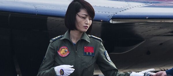Chine: la première femme pilote de chasseur J-10 meurt dans un crash - Sputnik Afrique