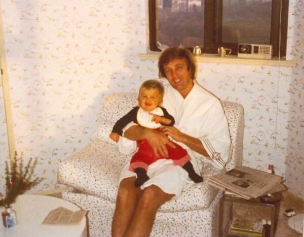 Donald Trump et son enfant  - Sputnik Afrique