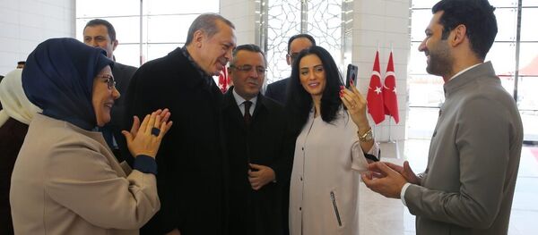 Cumhurbaşkanı Erdoğan 'Facetime' ile kız istedi - Sputnik Afrique