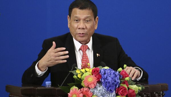 Philippine President Rodrigo Duterte delivers a speech during the Philippines-China Trade and Investment Forum at the Great Hall of the People in Beijing - Sputnik Afrique