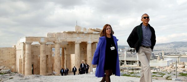 U.S. President Barack Obama tours the Acropolis with Dr. Eleni Banou from the Ministry of Culture in Athens, Greece November 16, 2016. - Sputnik Afrique