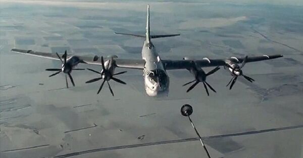 Нанесение авиаудара крылатыми ракетами по объектам террористов в САР самолетами Ту-95МС ВКС России - Sputnik Afrique