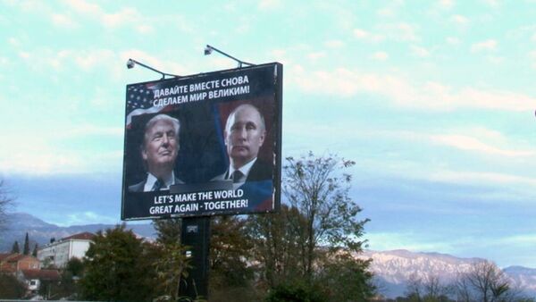Trump et Poutine sur un panneau d’affichage au Monténégro - Sputnik Afrique