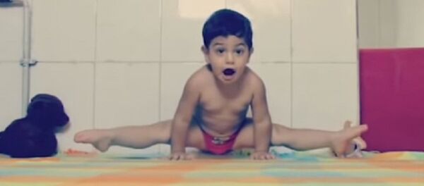 Arat Hoseini, acrobate iranien âgé de trois ans - Sputnik Afrique