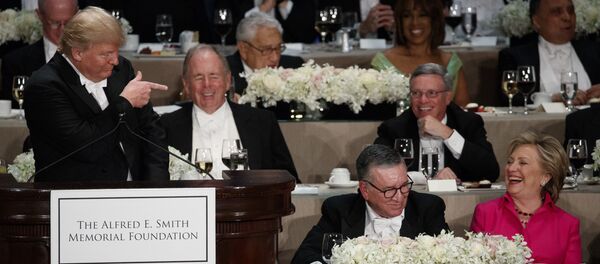 Democratic presidential candidate Hillary Clinton, right, reacts as Republican presidential candidate Donald Trump speaks during the Alfred E. Smith Memorial Foundation dinner, Thursday, Oct. 20, 2016, in New York. - Sputnik Afrique