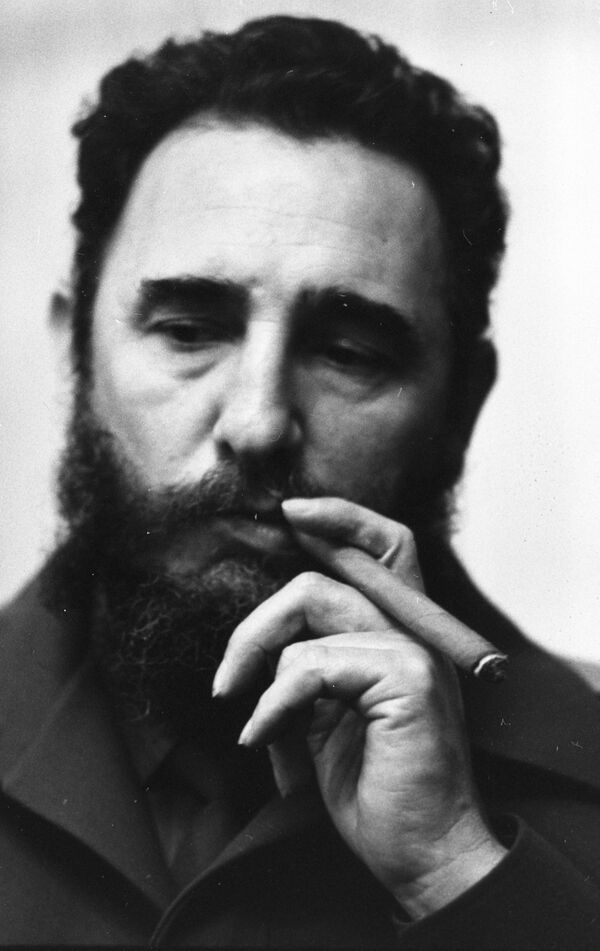 Fidel Castro et son cigare emblématique Fidel Castro et son cigare emblématique - Sputnik Afrique