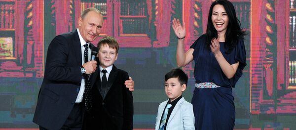 Le président russe Vladimir Poutine lors de la cérémonie de remise du prix de la Société russe de géographie tenue au Kremlin - Sputnik Afrique