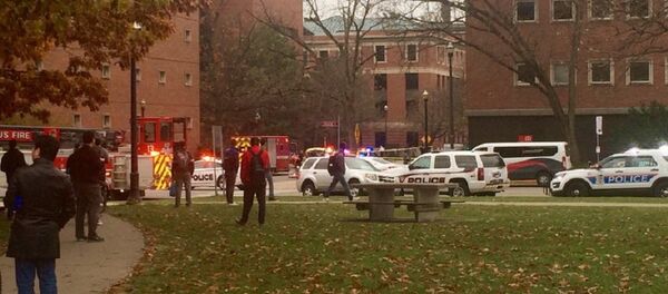 Des véhicules anti-incendie, de police et des ambulances devant l'Université de l'Etat de l'Ohio - Sputnik Afrique