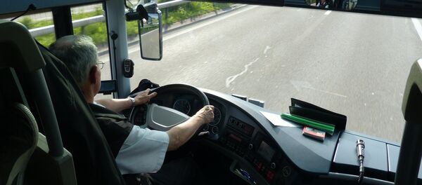 En Estonie, une passagère d’un autobus remplace un conducteur ivre - Sputnik Afrique