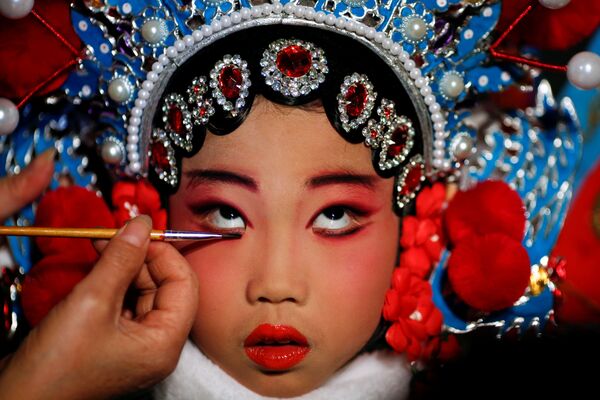 Участница оперного конкурса Китайской Национальной Академии Театральных Искусств в Пекине - Sputnik Afrique