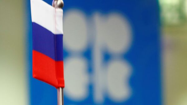 La bandera de Rusia y el logo de OPEP - Sputnik Afrique
