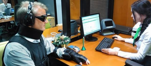 Guerman Gref dans un costume d'un handicapé - Sputnik Afrique