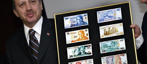 Recep Tayyp Erdogan présente les nouvelles livres turques - Sputnik Afrique