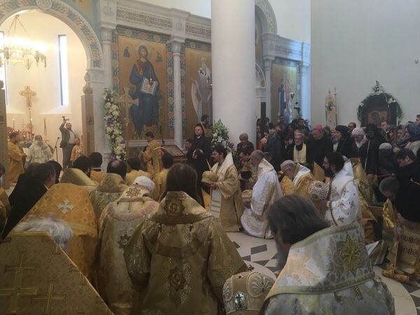 Le patriarche de Moscou Cyrille (au fond) consacre une nouvelle cathédrale russe à Paris Le patriarche de Moscou Cyrille (au fond) consacre une nouvelle cathédrale russe à Paris - Sputnik Afrique